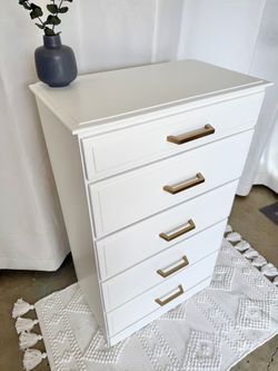 Beautiful five drawer dresser