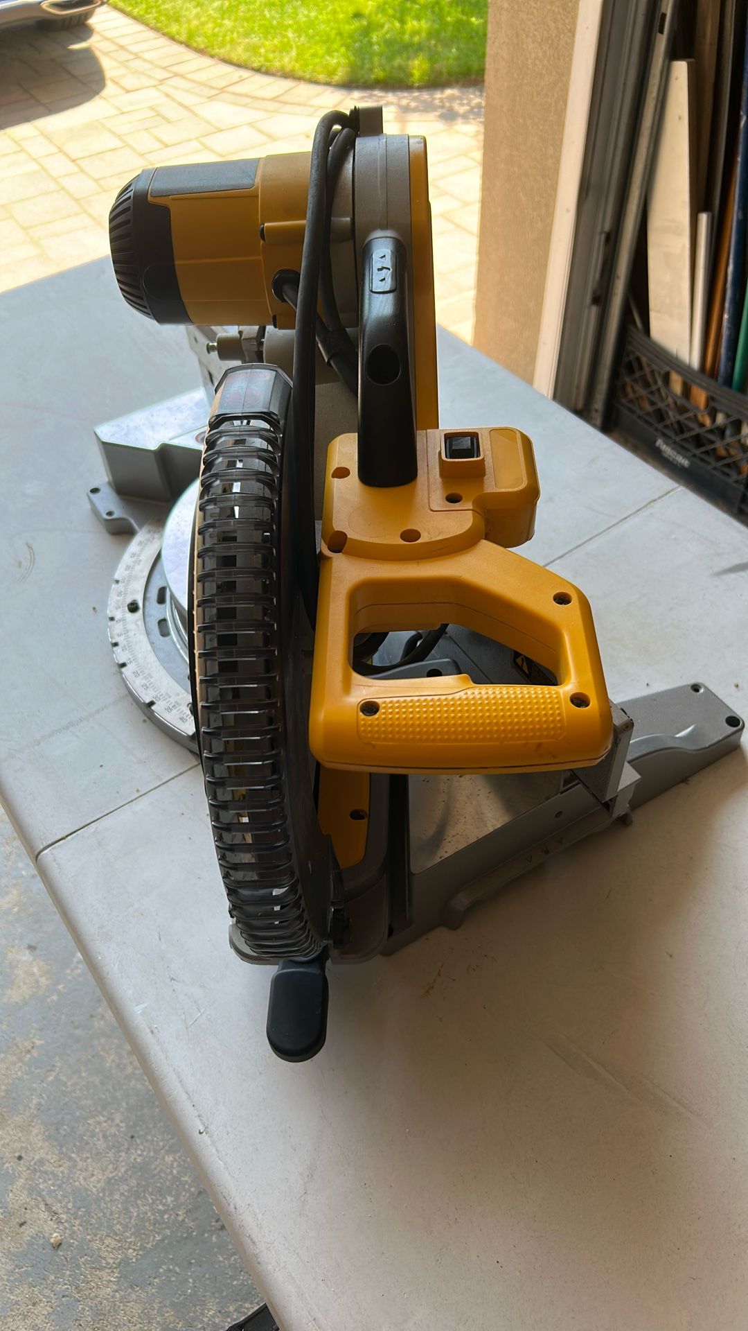 DEWALT DWS780 Miter Saw