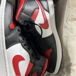 Jordan 1 Mid