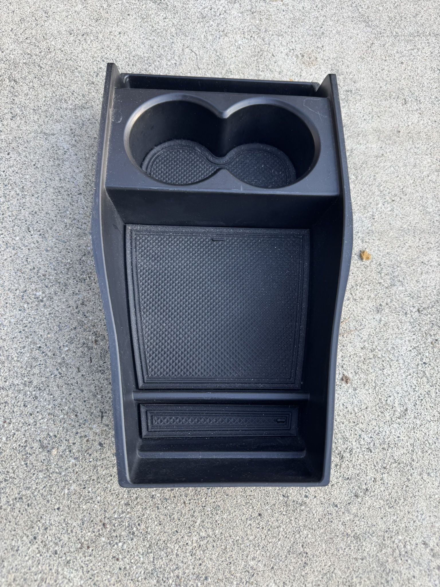 Hyundai Ioniq 5 - Bottom Tray Organizer With Cup Holders