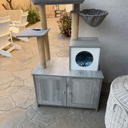 Cat Tower Like New