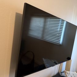 Samsung 43” TV w/ Box