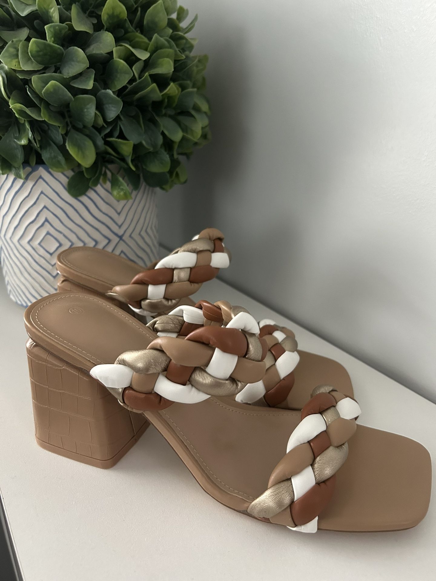 New High Heels $15 Price Is Firm Sizes Multicolor 7.5 / 10 Black 10 Beige 8 / 9.5 / 10 Brown 9 White 9