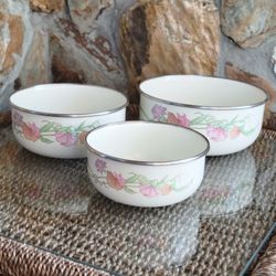 Set of 3 Porcelain Coated Metal Nesting Mixing Bowls