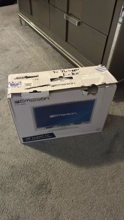 DOC 19’’ Emerson TV w/ Remote