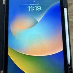 2020 iPad Air 64 Gig With Pencil And Case
