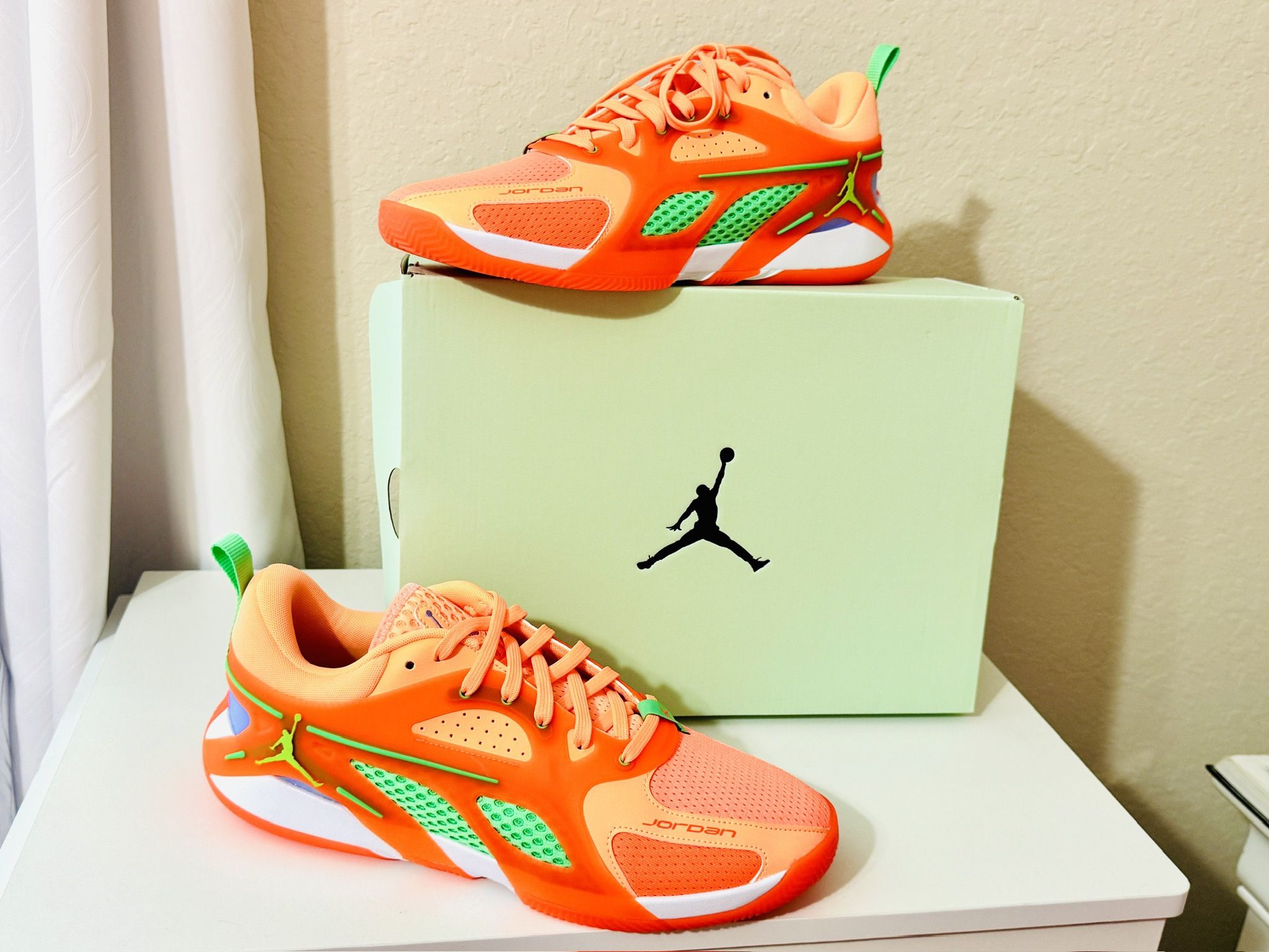 Air Jordan Basketball Shoe Men's Peach/Orange Size 12 in OG Box