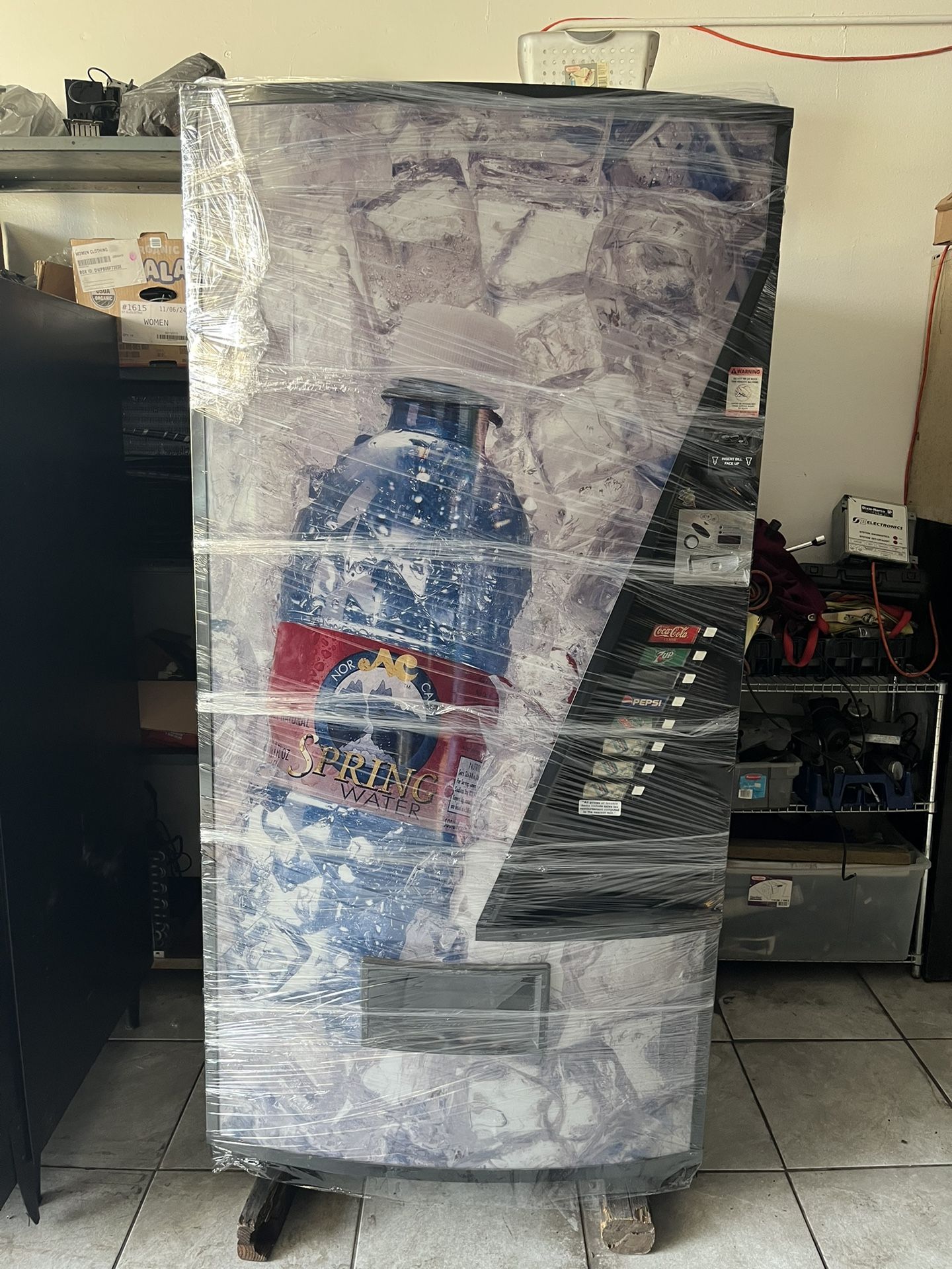 Vendo 470 Soda Vending Machine – 8 Selections, $1 Bill Acceptor Installed, Mint