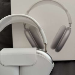 AirPod Maxes 