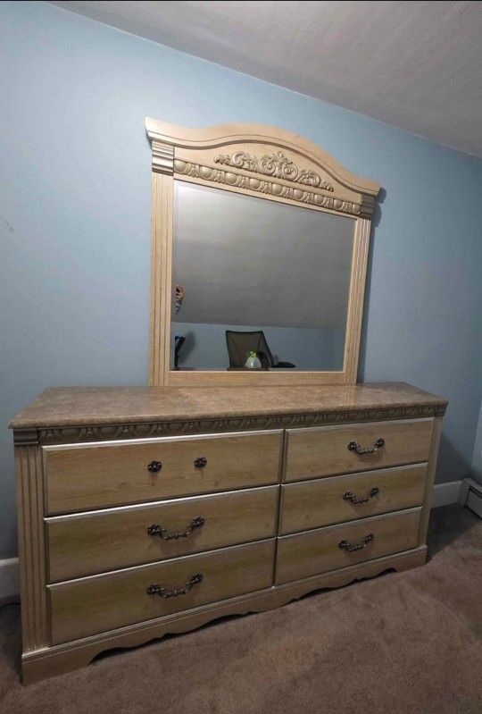 Dresser