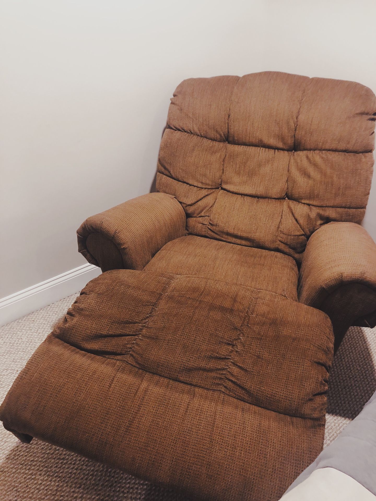 Couch / Sofa with matching recliner chair