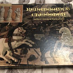 Vintage 1970 E. S. Lowe Renaissance Chessmen Set
