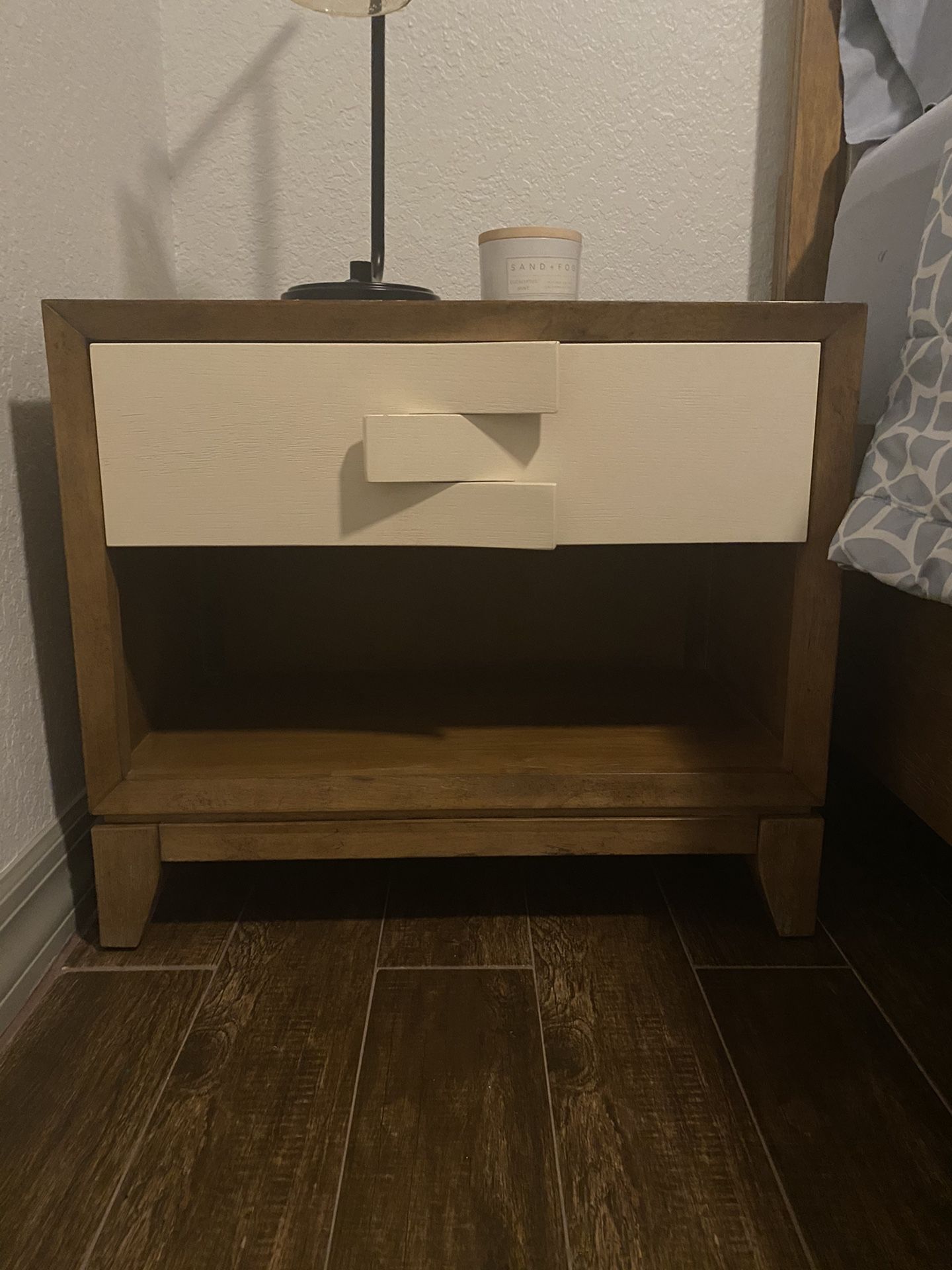 Set of 2 Modern Style nightstands