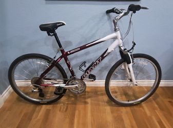 Giant Sedona Mountain Bike –24 speed  -17" Medium Aluminum Frame with adjustable handle bars