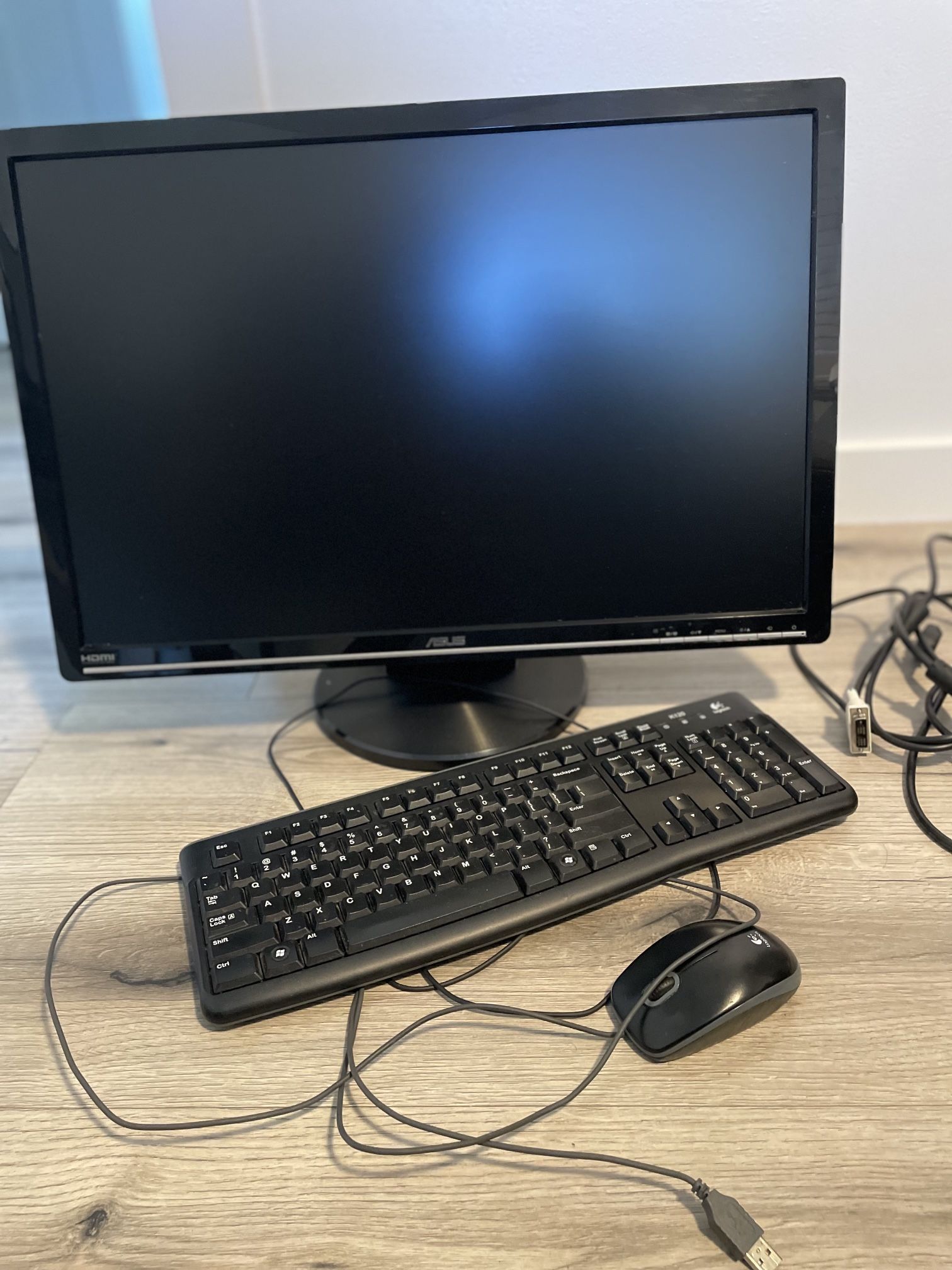 Computer monitor, Keyboard, Mouse And Speakers