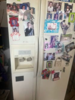 White Side-by-Side Refrigerator with Ice Dispenser not working