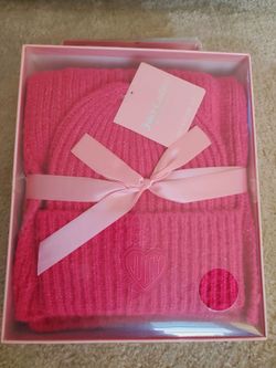 Juicy Couture beanie and scarf giftset
