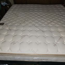 SAATVA Loom & Leaf Matress 