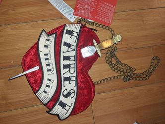 Snow  White Fairest Heart-Shaped Novelty Crossbody Bag