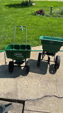 Seeder or fertilizer take your pick $15 or $25 both