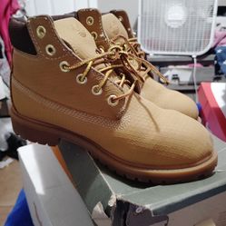 Youth authentic Timberland size 3