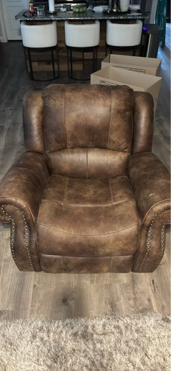 Brown Reclining Chair – Nailhead Trim