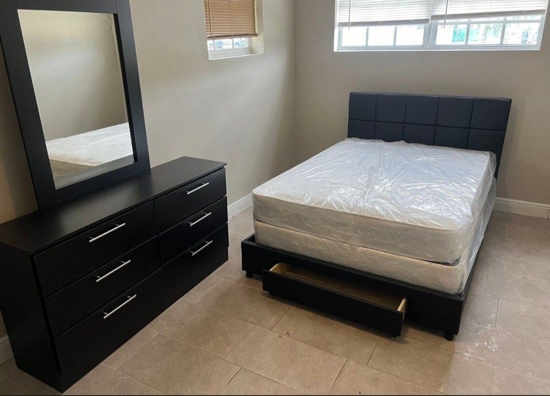 QUEEN SIZE BED AND DRESSER WITH MIRROR ( MATTRESS NOT INCLUDED)
