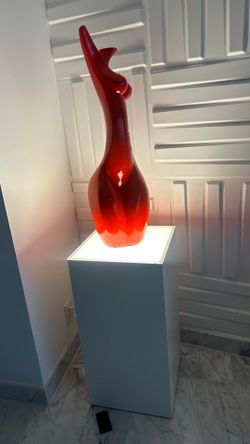 Pedestal plus a red sculpture