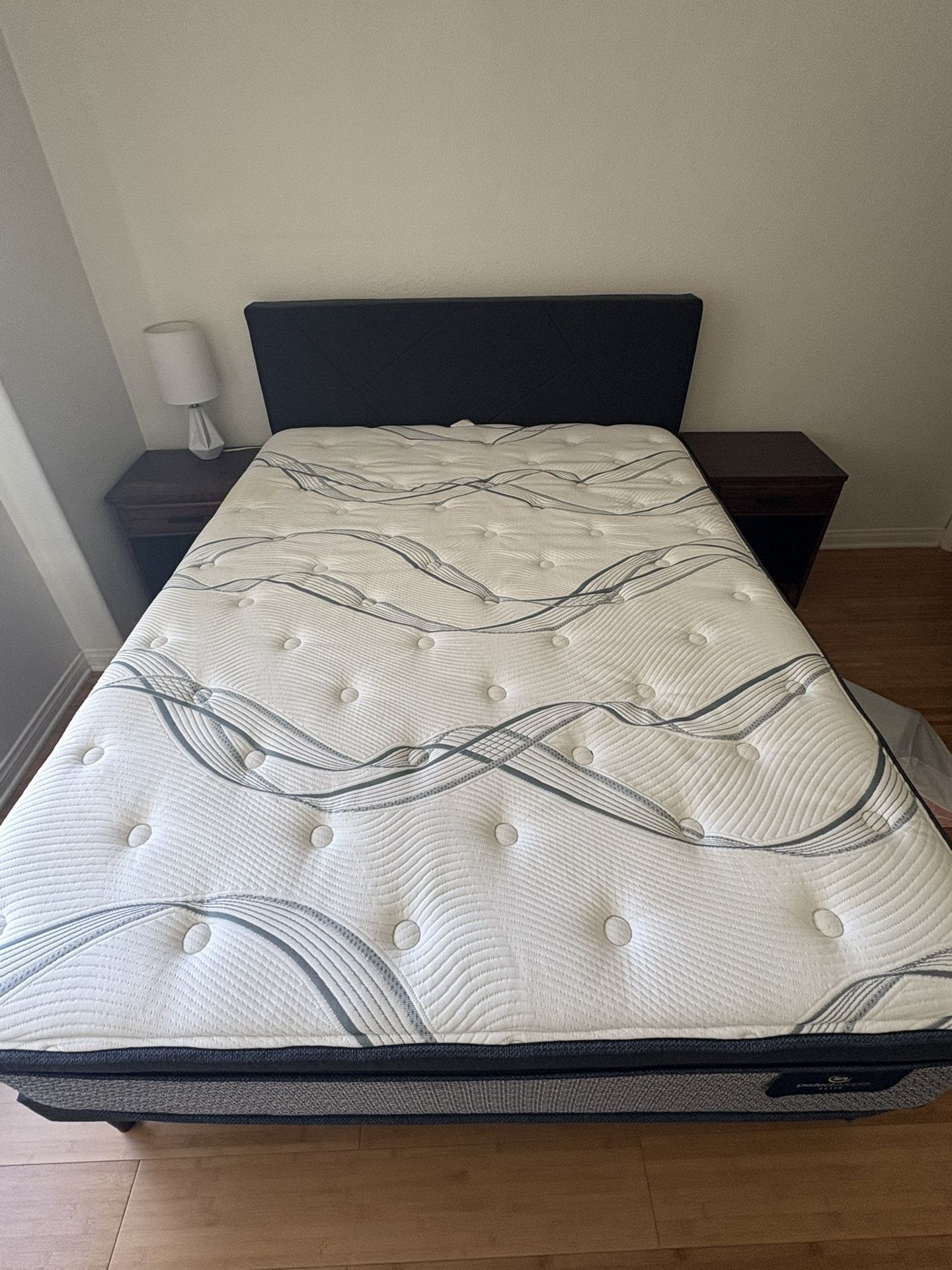 Serta Queen Mattress And Bed Frame