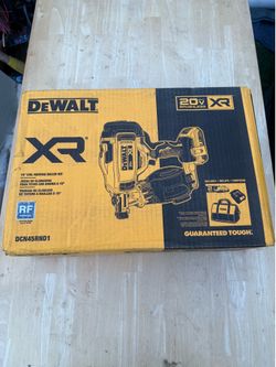 DEWALT 20V MAX Lithium-Ion 15-Degree Electric Cordless Roofing Nailer Kit with 2.0Ah Battery Charger and Bag