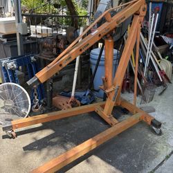 1/2 ton Engine hoist.  Must Pick Up