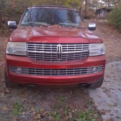 Lincoln Navigator , Red 