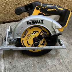 DEWALT 20V MAX Lithium-Ion Cordless 6-1/2 in. Circular Saw (BROKEN)