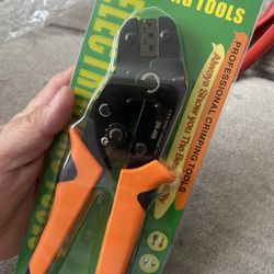 Wire cramping tool brand new in packaging asking 15$ 