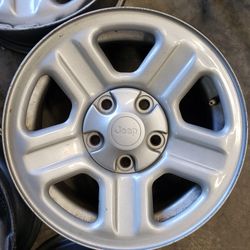 16x7 Steel Jeep Wheels 5x5 Lug Pattern w/ Hub Caps