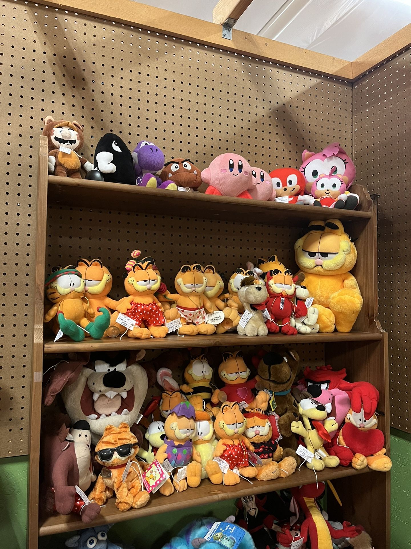 Garfield Minecraft Five Nights At Freddy’s Disney Pokémon Manga Plush And Furniture