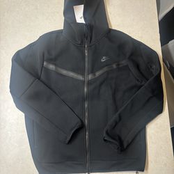 Black Nike Tech Set Medium