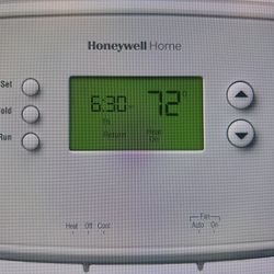 Honeywell Home RTH2310B1008 Programmable Termostat  in very good working condition