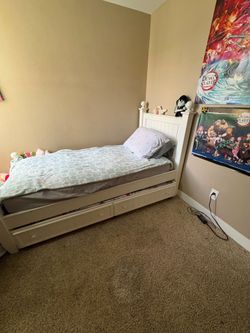 Trunddle bed in good shape