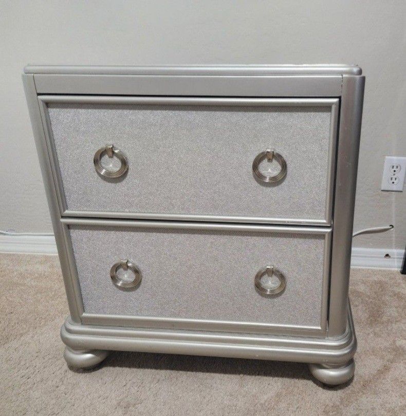 gemma silver dresser Gemma Platinum Nightstand & 6-drawer Dresser for Sale in Laveen Village, AZ