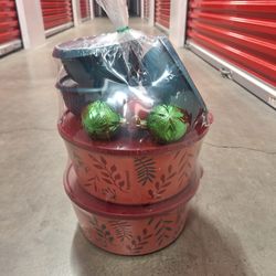 Tupperware set
