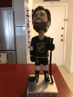 COLLECTIBLE WACKY WOBBLER BOBBLE-HEAD OF CANADIAN STAR AARON EKBLAD