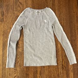 Abercrombie Kids Grey Ribbed Crewneck Sweater w/ sleeve detail size 15/16