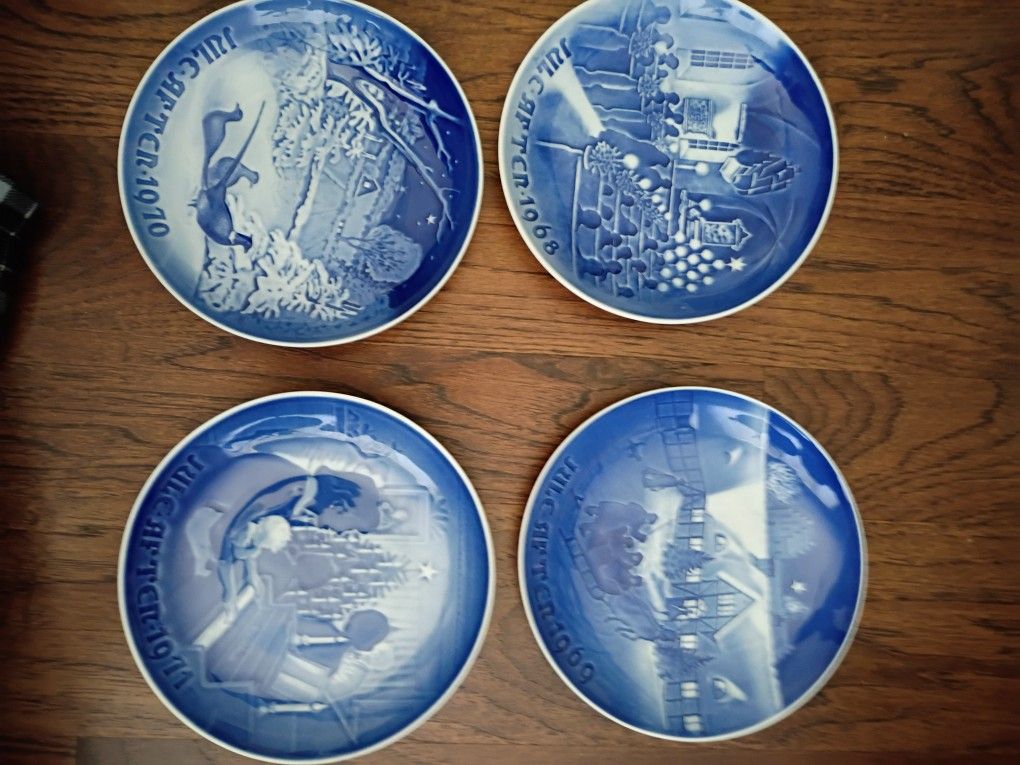 Christmas Collectible Plates 