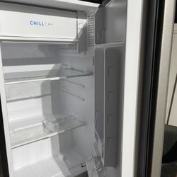 Mini refrigerator