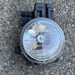 Toyota FJ Cruiser Headlight Passenger side 