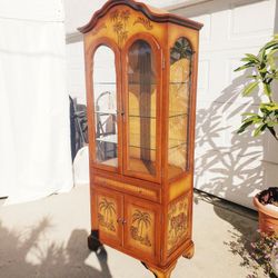 Vintage China Cabinet With Light 