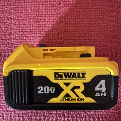DEWALT 20 VOLTS   4.0 AH  BATTERY DRILL  
