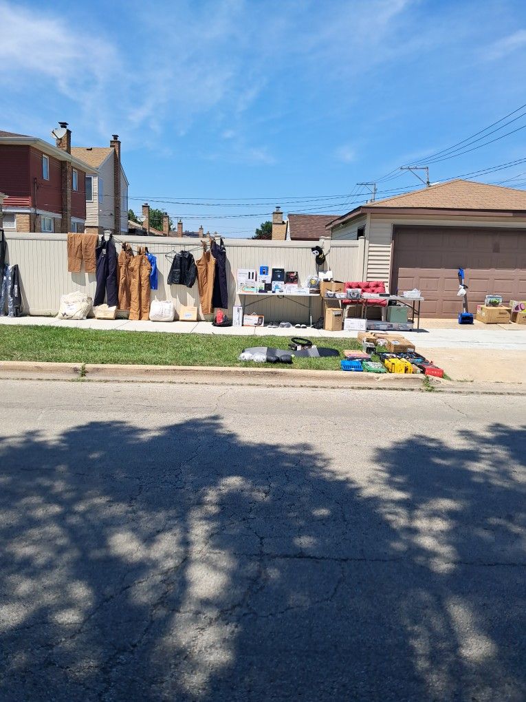 Garage sale going on 59th and new castle