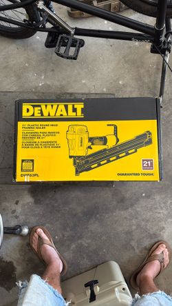 Dewalt 21 Round Head Nail Gun New In Box